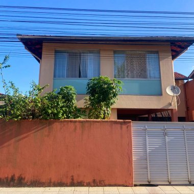 Ampla casa com 7 quartos
