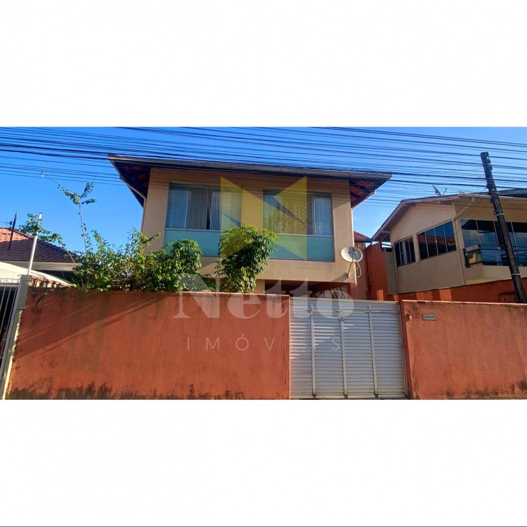 Ampla casa com 7 quartos