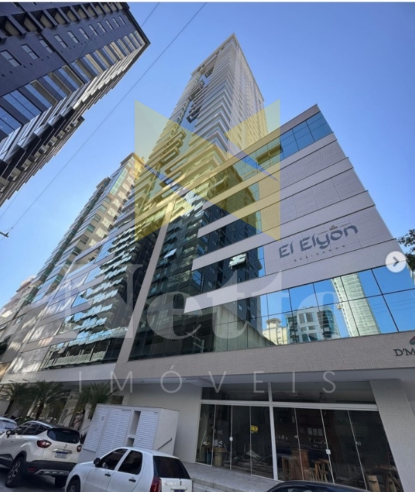 Amplo apartamento com 4 suítes