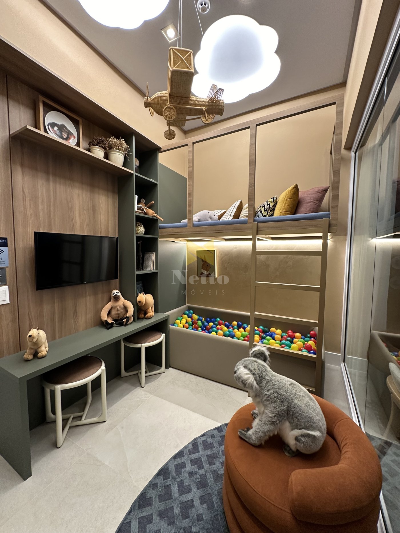 Amplo apartamento com 4 suítes