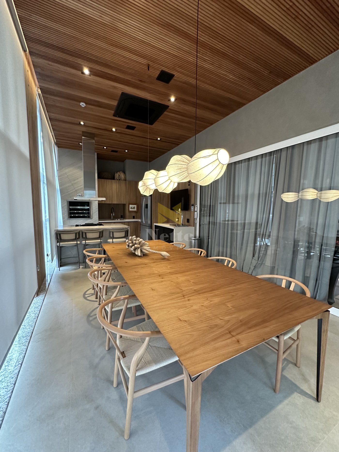 Amplo apartamento com 4 suítes