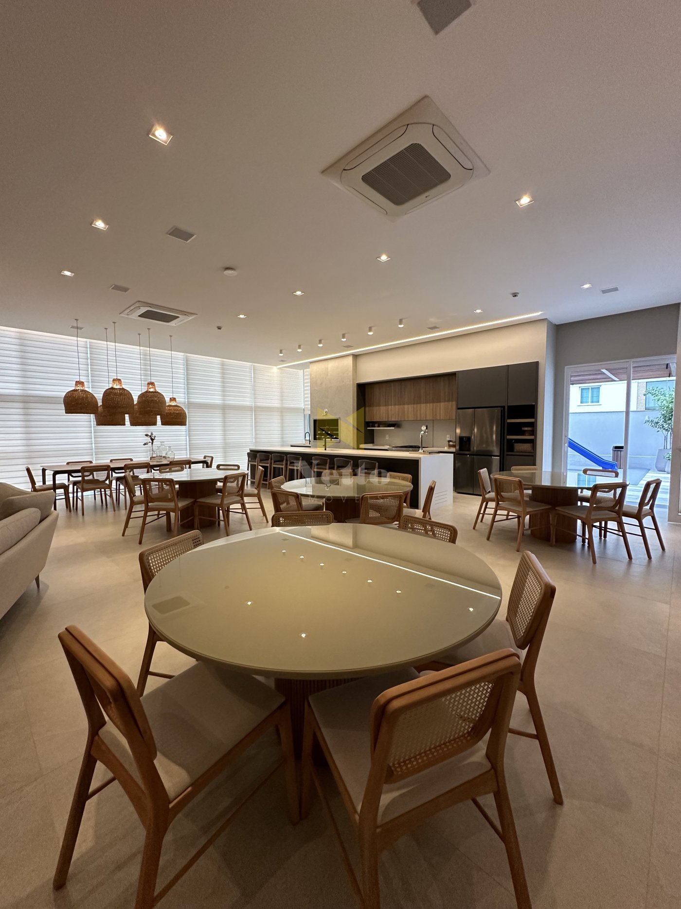 Amplo apartamento com 4 suítes