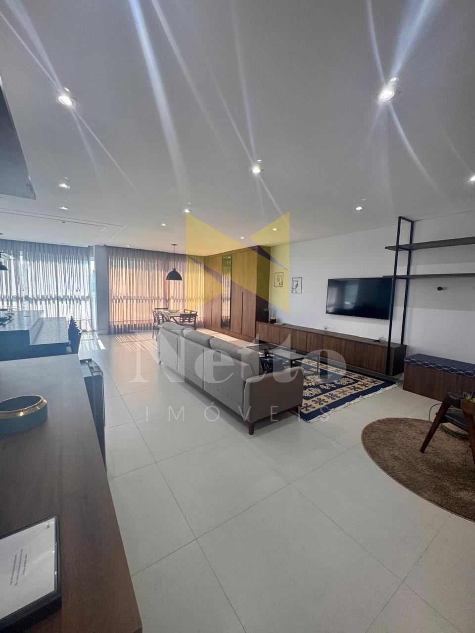 Amplo apartamento com 4 suítes