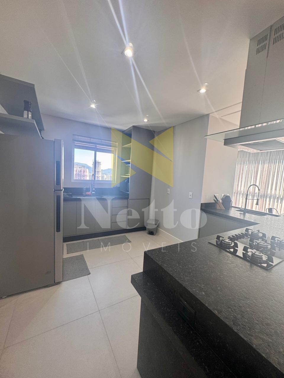 Amplo apartamento com 4 suítes