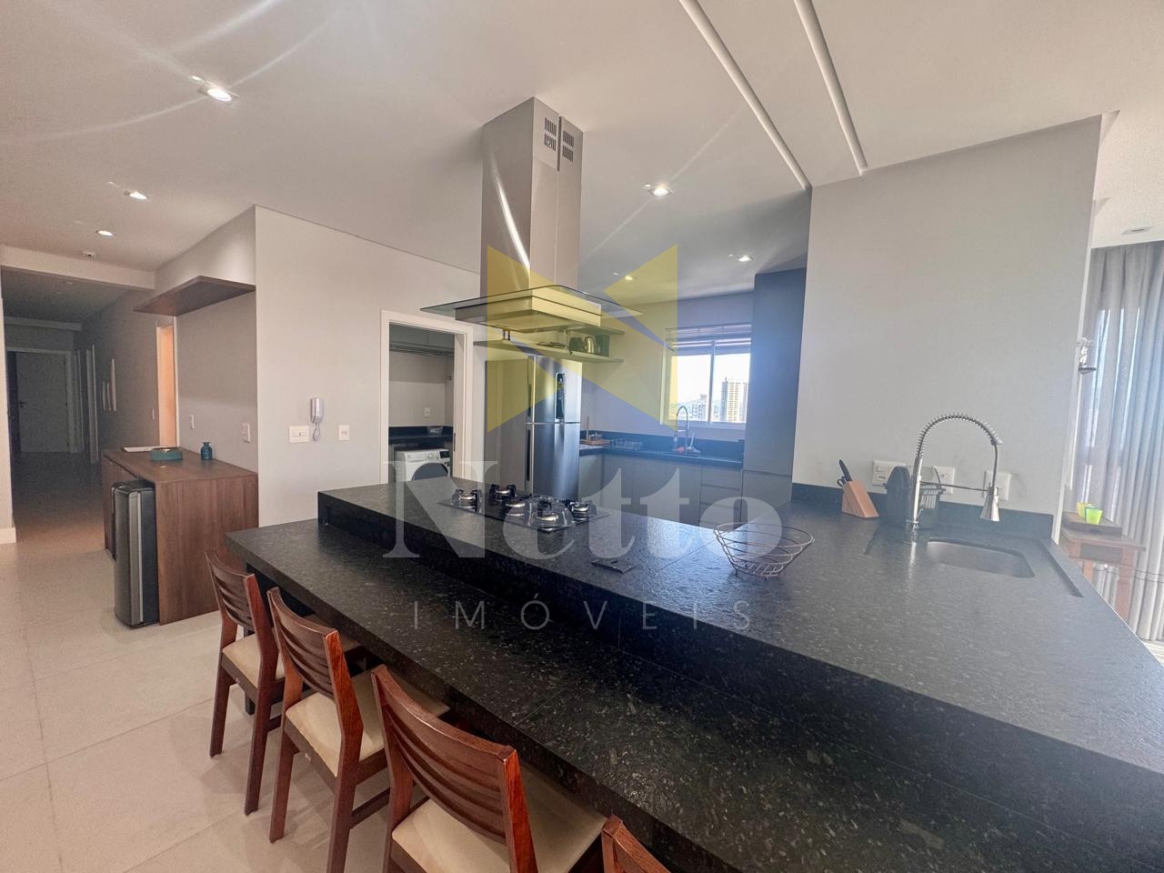 Amplo apartamento com 4 suítes