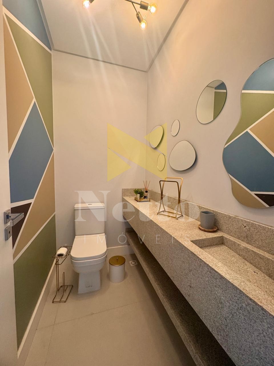 Amplo apartamento com 4 suítes