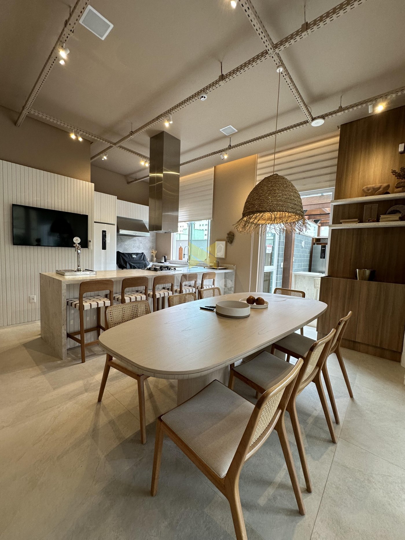 Amplo apartamento com 4 suítes